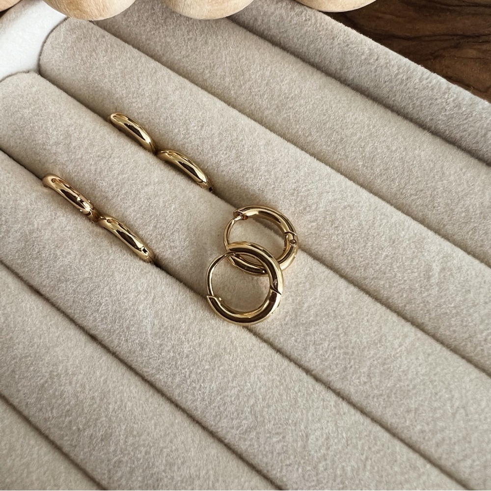 18K GOLD PLATED MINI HOOPS - Picture 5 of 6